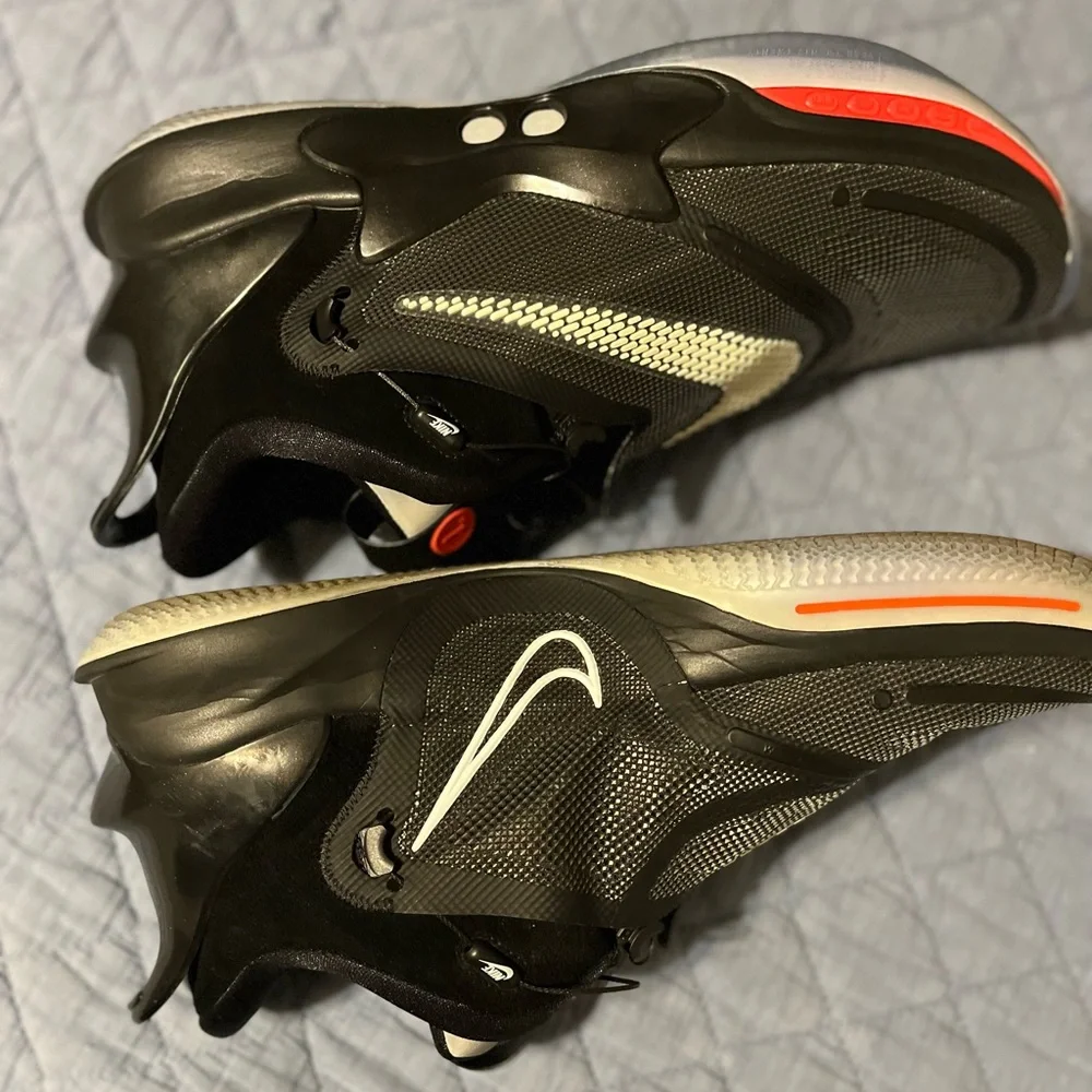 Nike Black and White Sneakers as 15‎